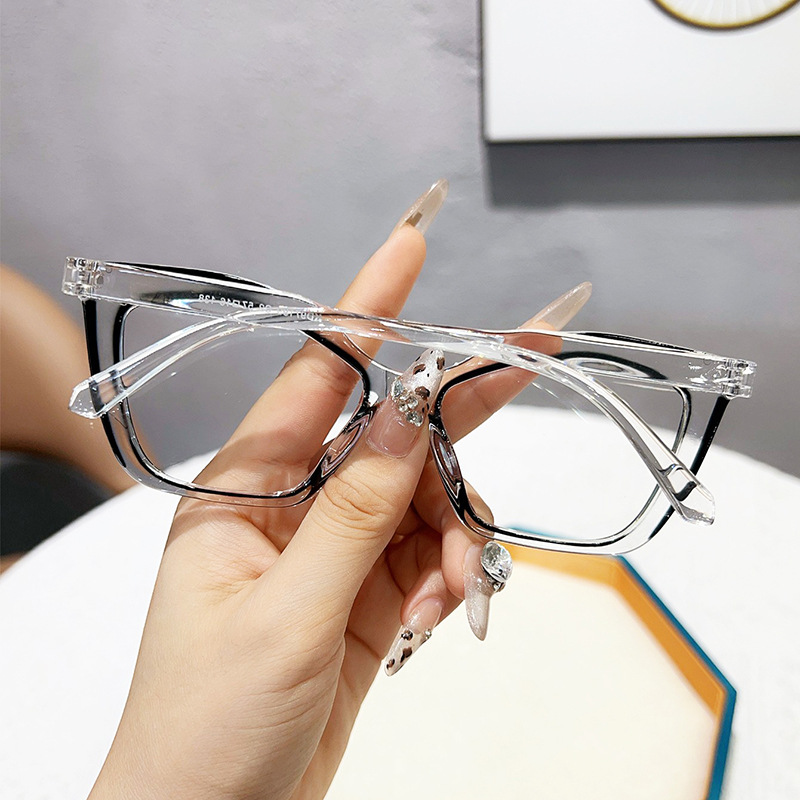 Eyewear Angle 4